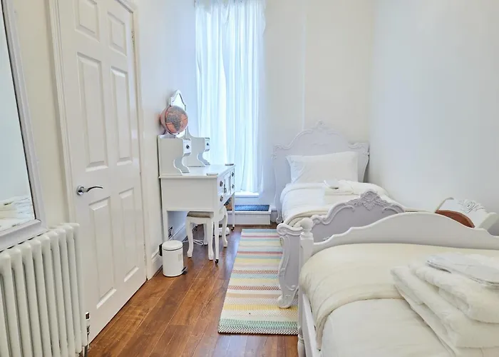 Super Stylish Flat Very Close To Freeman Hospital!